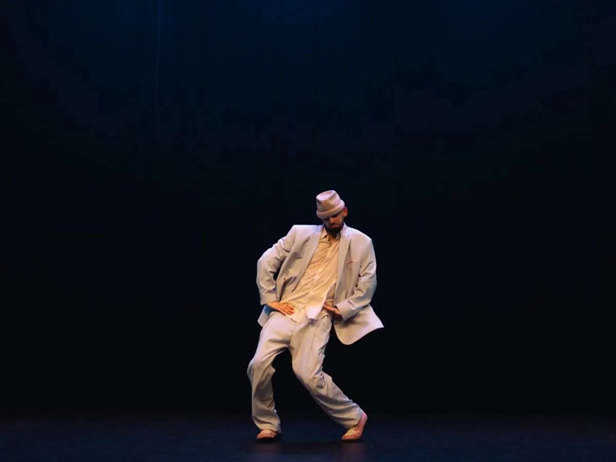 Photo du danseur Walid Hammani sur scène