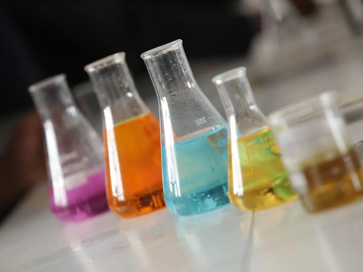 Fioles d'expériences scientifiques