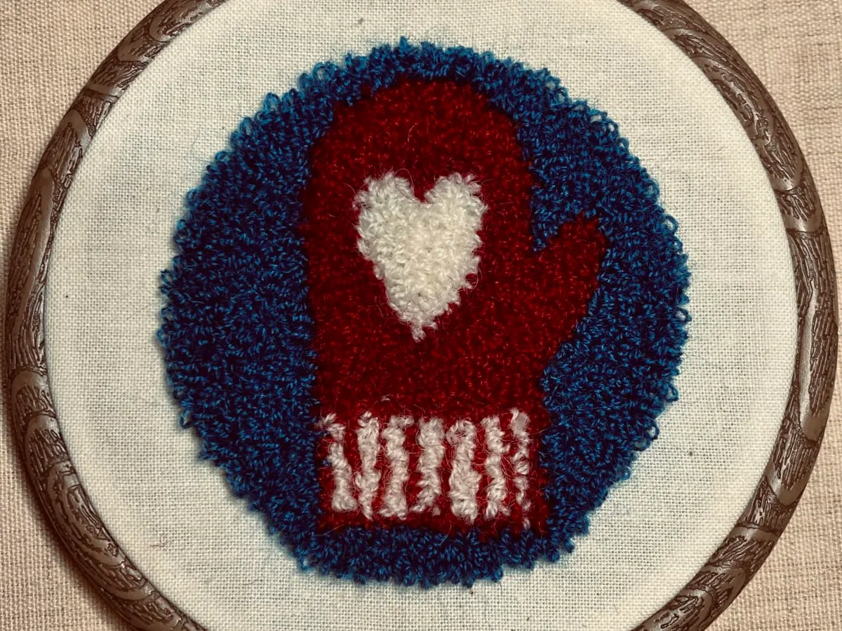 Broderie au poinçon (Broderie Punchneedle)