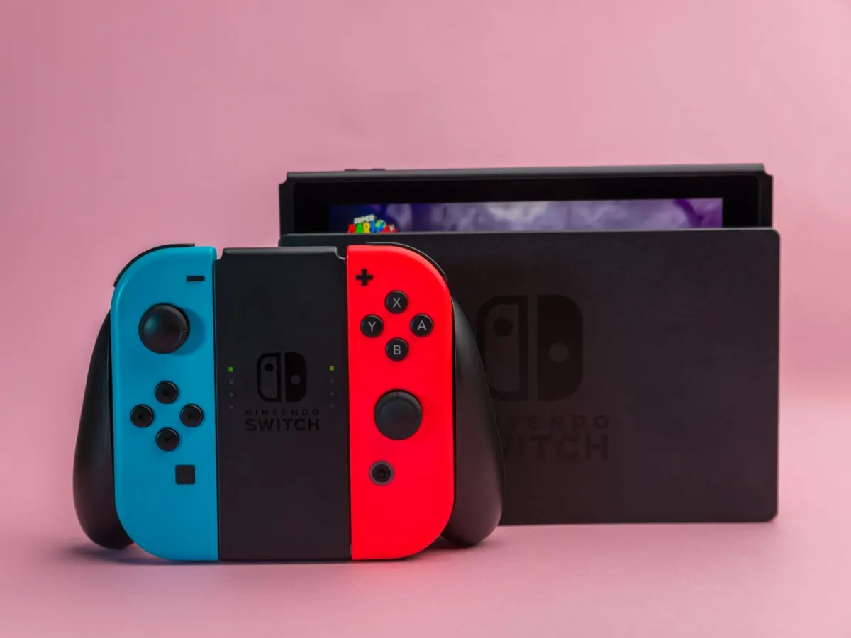 Console et manettes Nintendo Switch